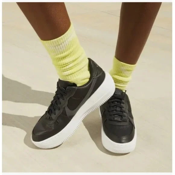 Nike Women's Air Force 1 PLT.AF.ORM - Picture 1 of 10